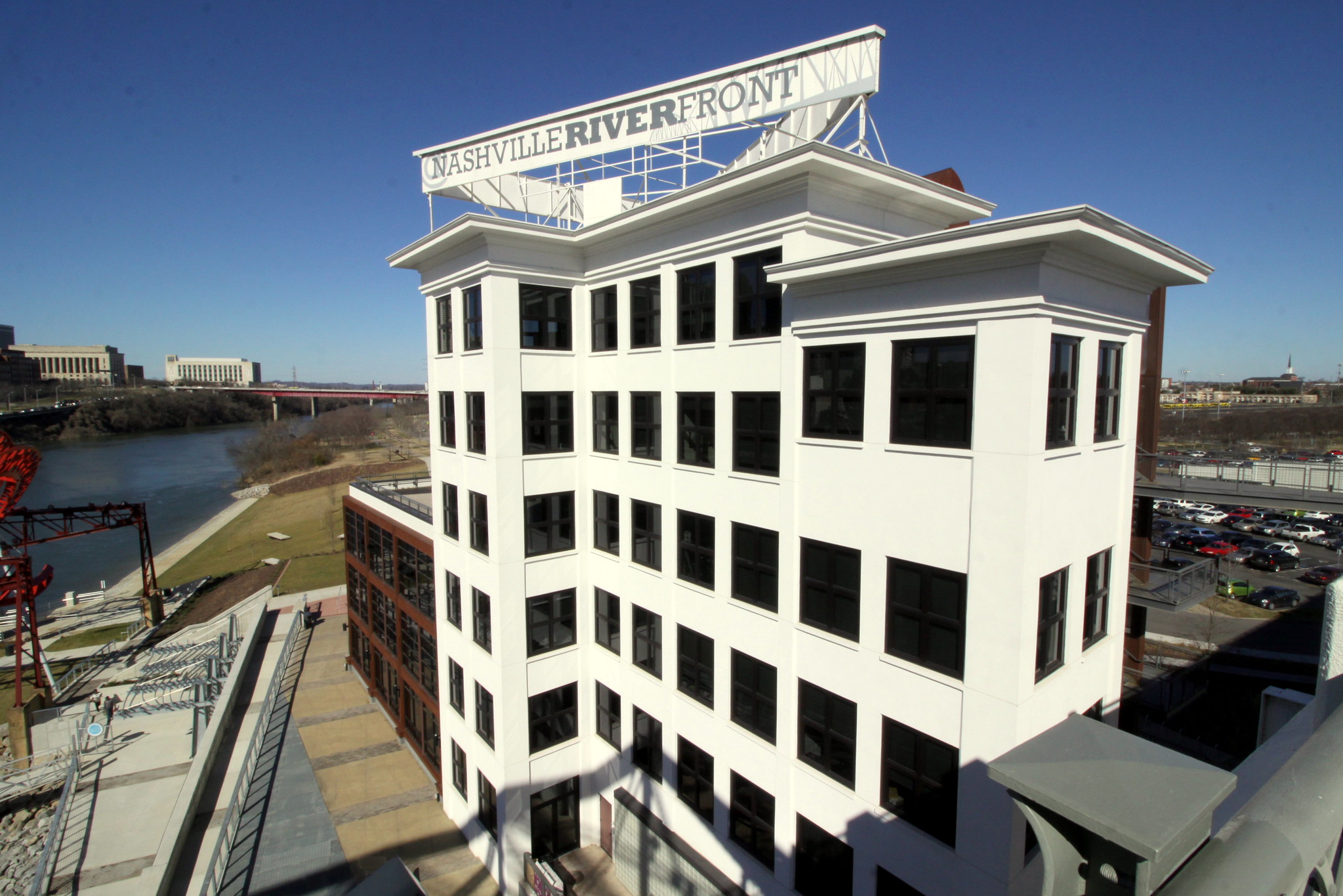 Nashville skyline and pedestrian bridge